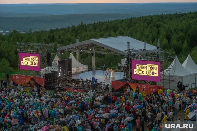 Фестиваль «Тайны горы Крестовой» проходит в естественных декорациях. Фото: Сергей Русанов © URA.RU
