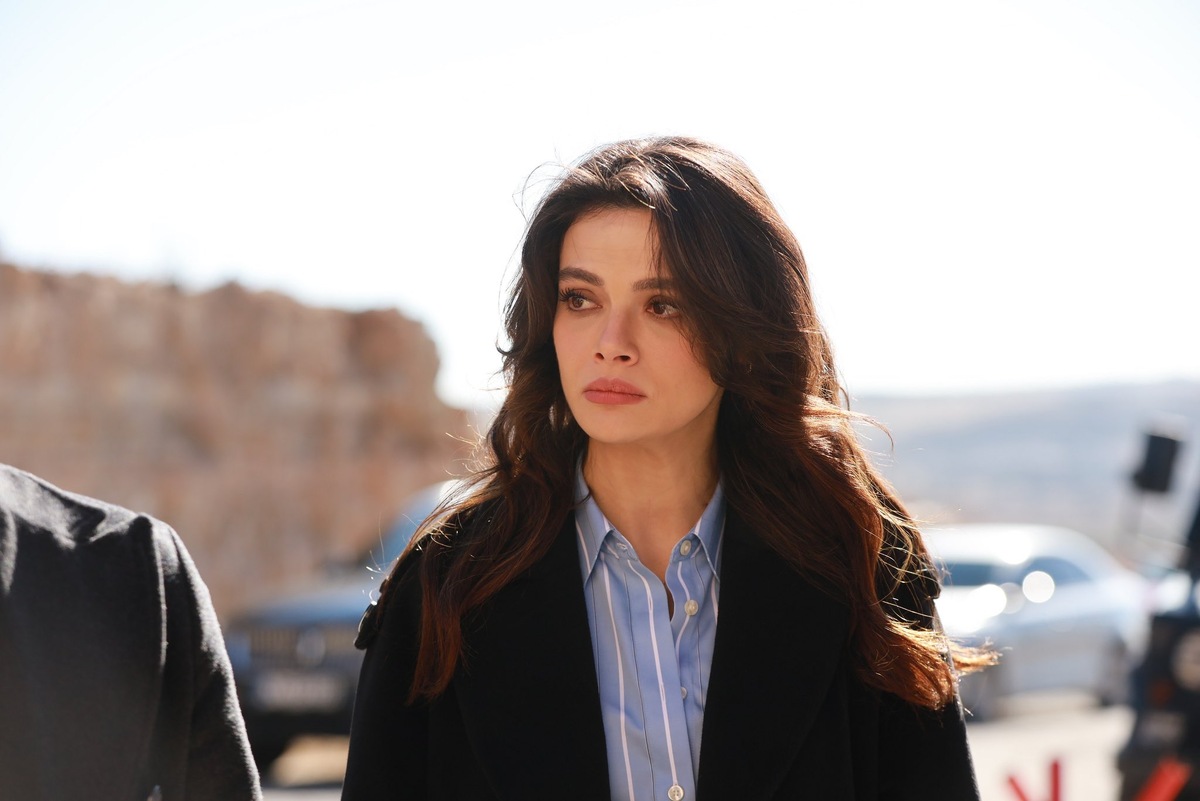 Кадр из сериала "Далекий город"