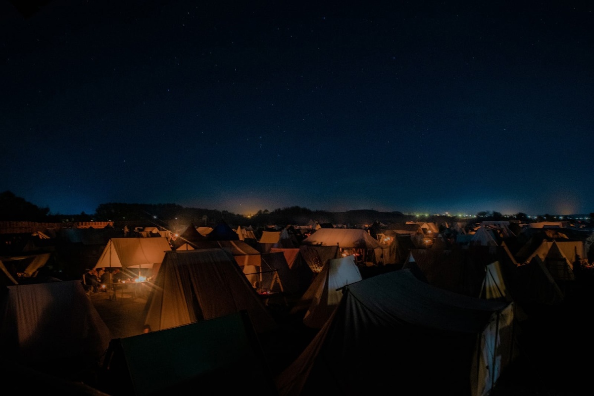 Настало время вечерних историй.