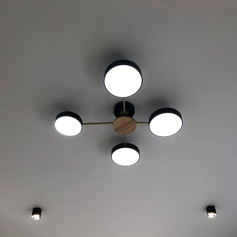 А это уже смонтированная люстра с «Али», которая в пять раз дешевле
