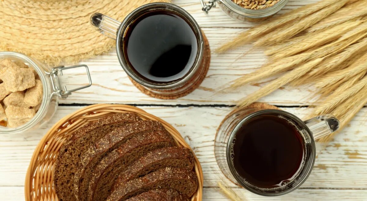   Квас популярен и как напиток, и как заправка для окрошки (Shutterstock/FOTODOM)