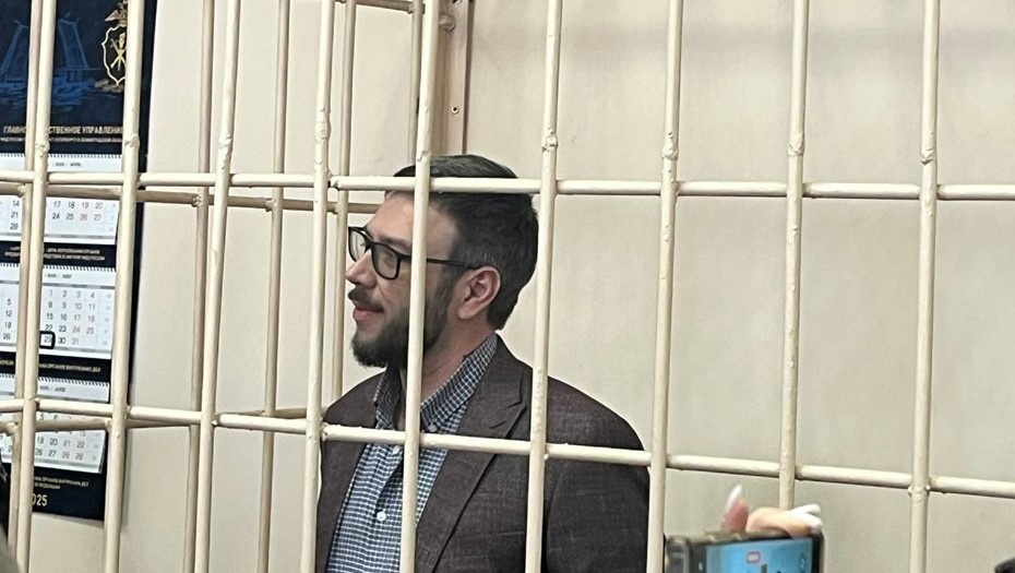    Бывший медиаменеджер Евгения Пригожина Илья Горбунов, признанный виновным в вымогательстве и хранении наркотических средств, Петербург, май 2025 года. Автор фото: Объединённая пресс-служба судов Санкт-Петербурга