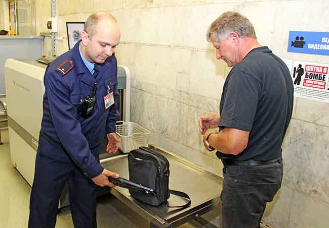 Тщательная проверка личных вещей пассажира в период проведения масштабных культурно-массовых мероприятий