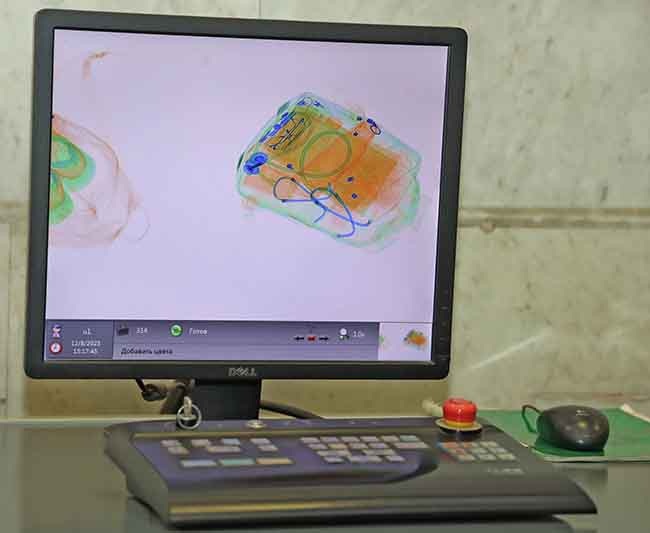 С помощью сканера на станции метро можно обнаружить запрещенные к провозу предметы