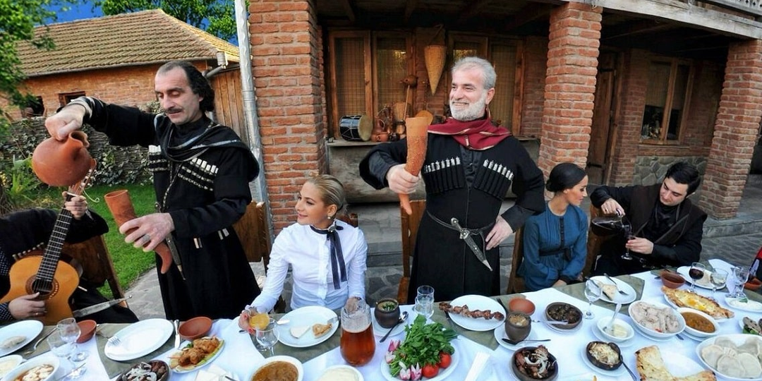 Традиции грузинского застолья супра: что говорят первые тосты