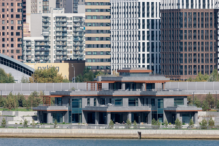    В 2023 году Дроздов потребовал снести самострои Равиля Зиганшина вдоль моста «Миллениум», но в итоге АС РТ это требование не удовлетворил