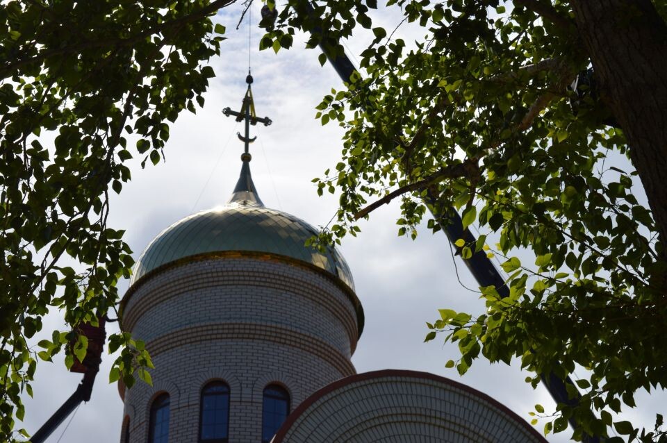    Установка купола на Спасо-Сергиевский собор. Источник: Екатерина Жолнерова