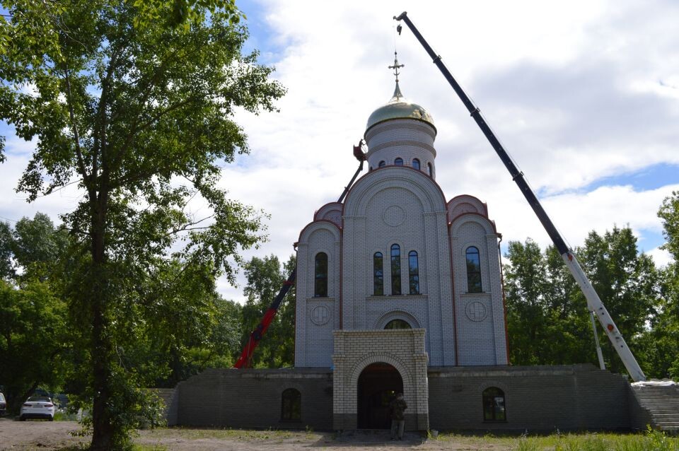    Установка купола на Спасо-Сергиевский собор. Источник: Екатерина Жолнерова