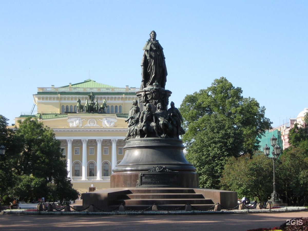 Екатерининский сад в Петербурге. Фото drive2.ru