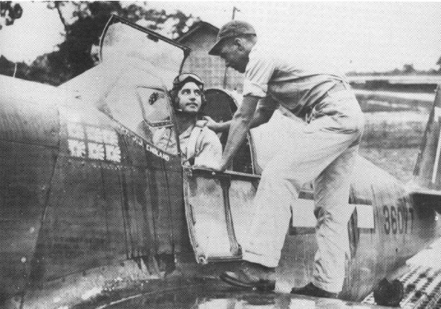 Капитан James J. England в кабине Jackie