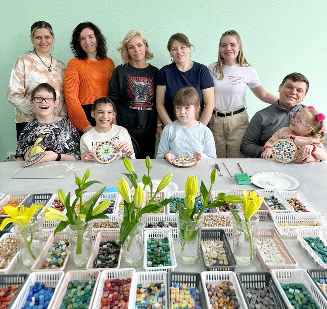 Дети окунались в творчество на мастер-классе в студии мозаики Анны Савицкой