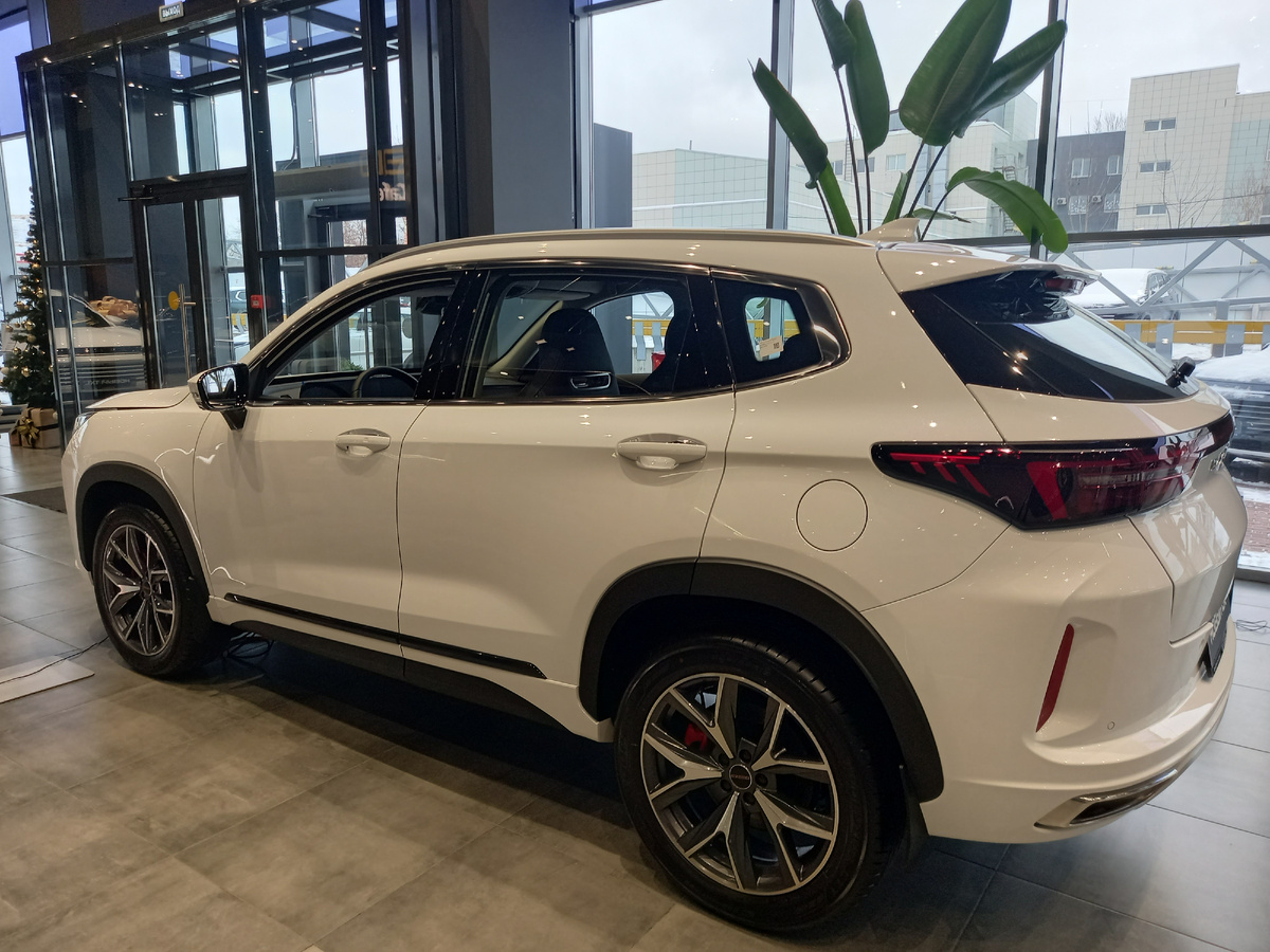 Exeed - лидер российского рынка новых премиальных автомобилей в январе-апреле 2025 года.