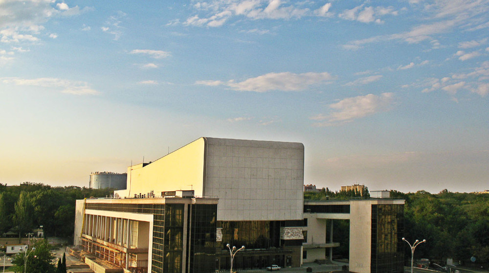    Театр на колесах: Ростов-на-Дону и его трактор