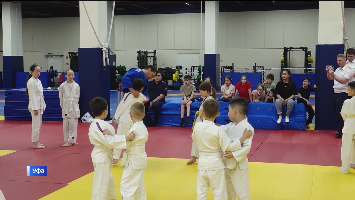    Воспитанники детского дома «Радуга» побывали с экскурсией во Дворце Борьбы в Уфе