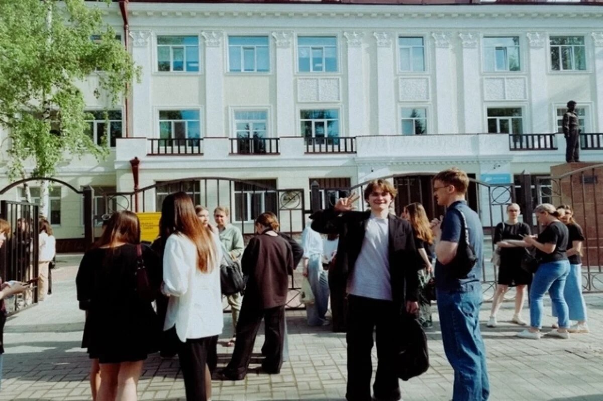    Более пяти тысяч томских школьников сдают в пятницу ЕГЭ по русскому языку