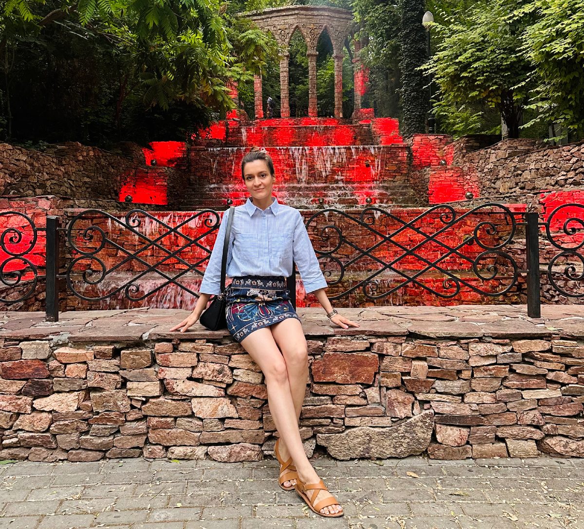 В гостях хорошо, а дома лучше :)  