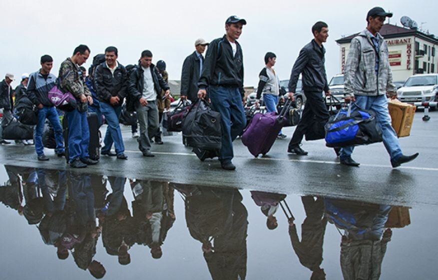    «Это их историческая земля. Это правящая узбекская династия выходцев из Бухарского ханства»: депутат о наплыве мигрантов