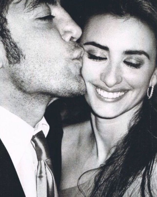 Пенелопа Крус и Хаверьер Бардем , как настоящие Луна и Марс, их отношения это страсть, импульс и энергия.