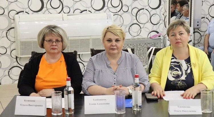     Специалисты агрохимпрома Китая участвовали в семинаре по защите озимой пшеницы в Новоалександровском районе Ставропольского края
