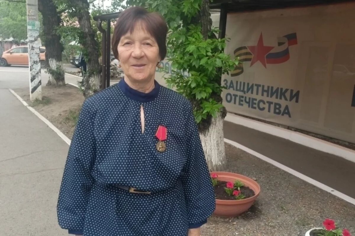    Матери двух участников СВО из Забайкалья вручили медаль