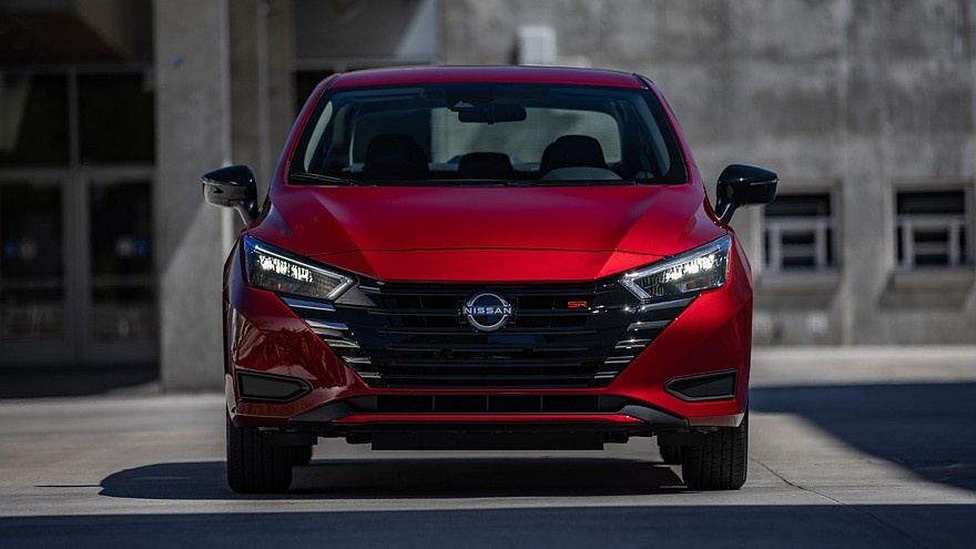    На фото: актуальный седан Nissan Versa