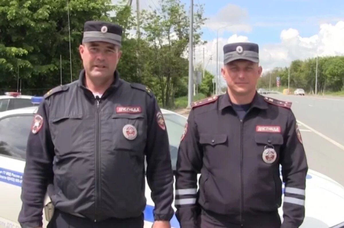    Саратовские инспекторы ДПС спасли пассажирку без сознания