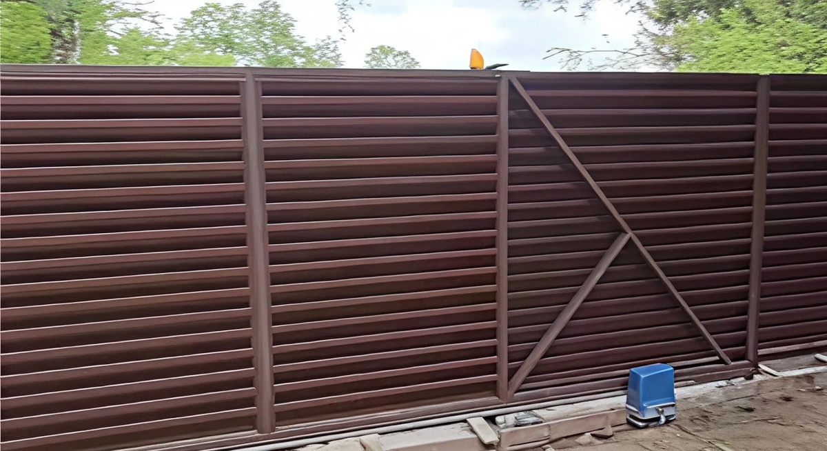 Привод ворот, вид на ворота изнутри