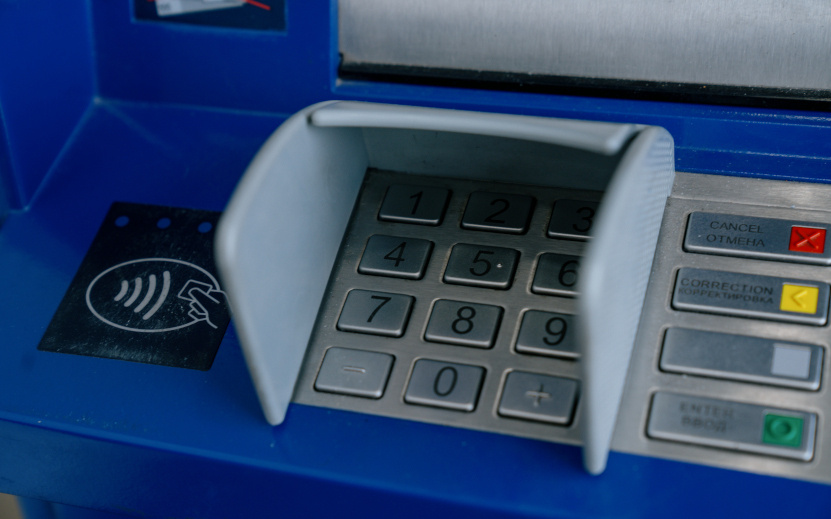  С июня жители Ижевска могут столкнуться с ограничением на снятие наличных. Пугаться не стоит, это новая мера по борьбе с мошенниками. Фото: Мария Бакланова