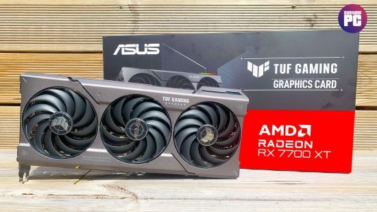 AMD Radeon RX 7700 XT – это видеокарта, выпущенная в сентябре 2023 года. Она рассчитана на геймеров и предлагает хорошую производительность в разрешении 1440p, а также позволяет играть в 4K с некоторыми оговорками. По сравнению с более мощной 7800 XT, 7700 XT имеет меньше ядер и памяти, что немного снижает ее производительность.              