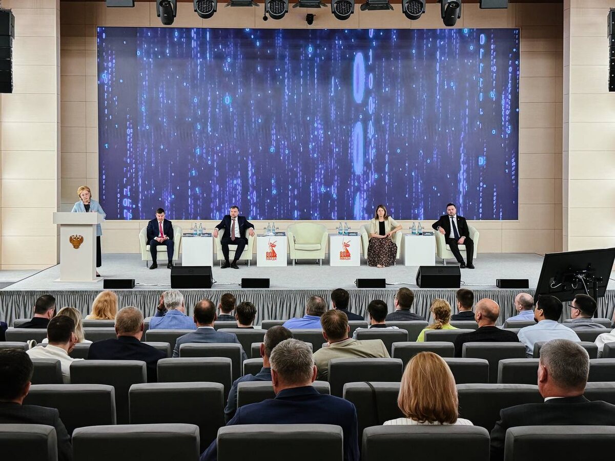 Президент ГК InfoWatch Наталья Касперская на стратегической сессии в ФМБА России