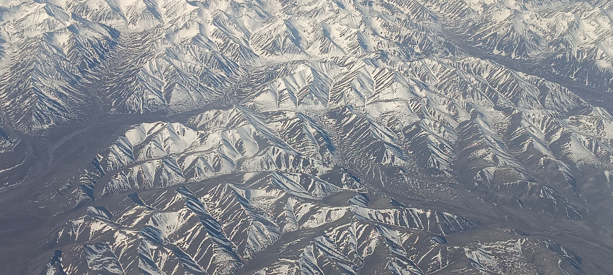 Вид на хребет Черского, вдохновляющий на написание статьи. 