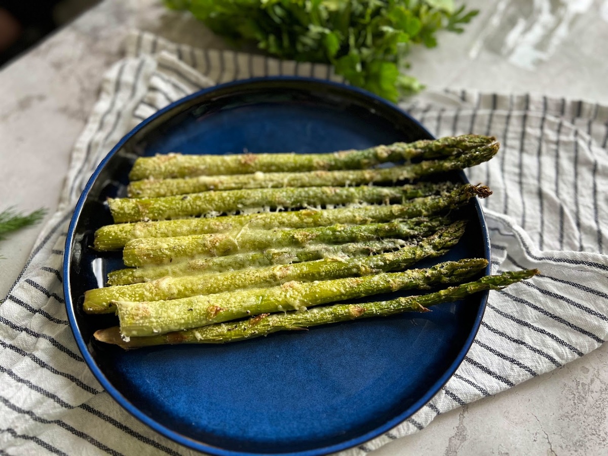 Спаржа в духовке. Фото: Сладкий Персик