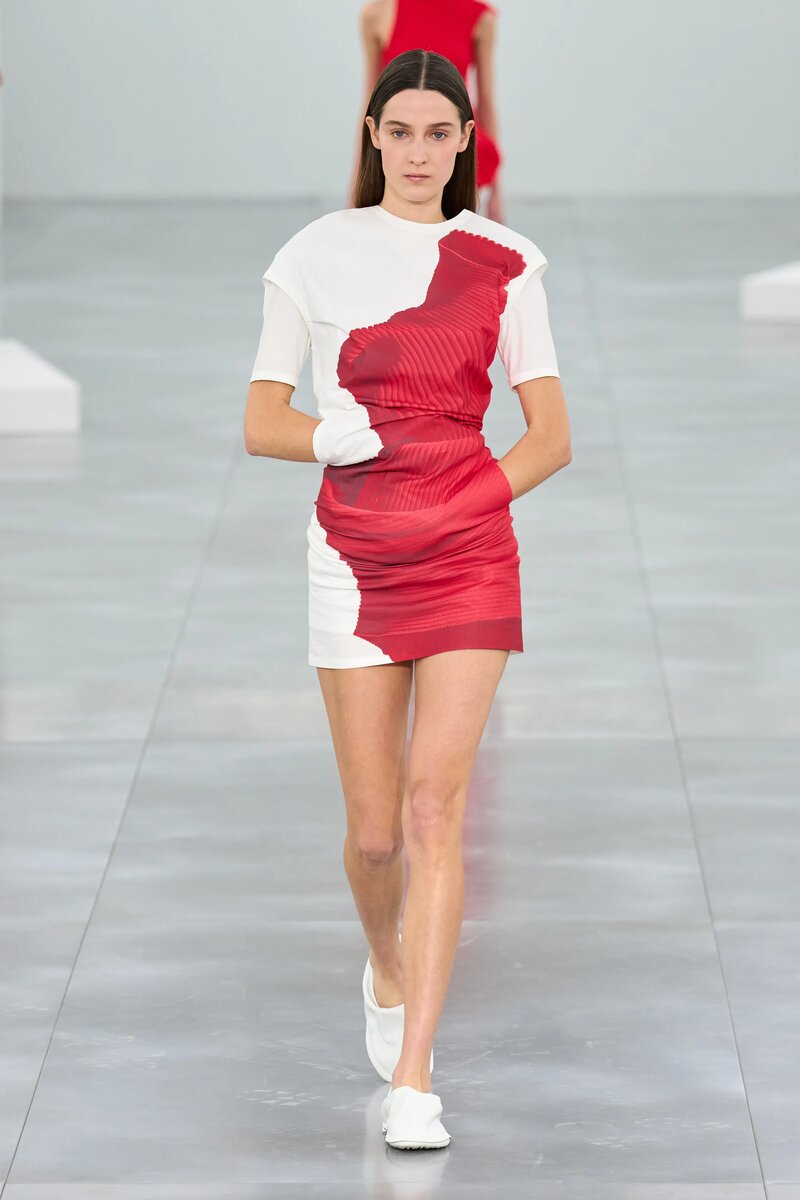Issey Miyake Fall 2025 Ready-To-Wear