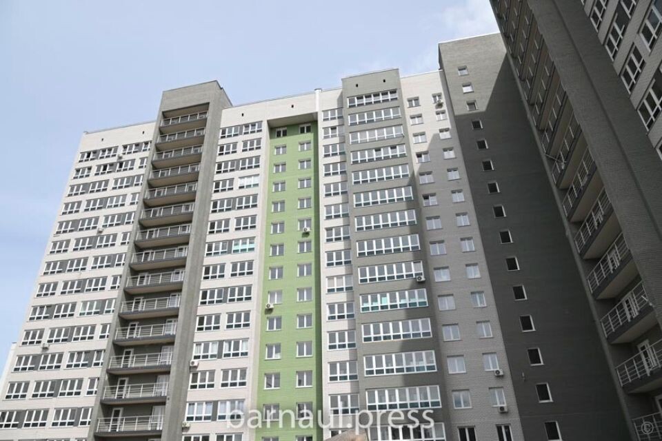    Совещание по завершению II этапа строительства дома по ул. Петра Сухова, 34. Источник: barnaul.org