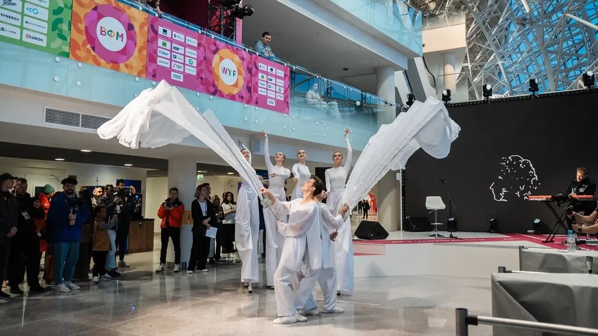    Перформансы и танцевальные номера сопровождают акцию «Декламируй». Фото: ВФМ-2024