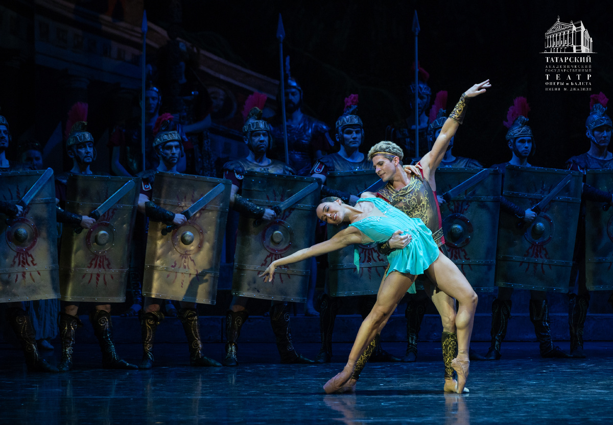 Красс - ОЛЕГ ИВЕНКО, Клавдия - АМАНДА ГОМЕС