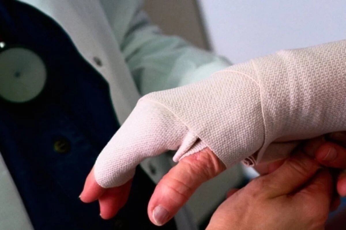    На производстве в Ижевске рабочему затянуло руку между валами станка