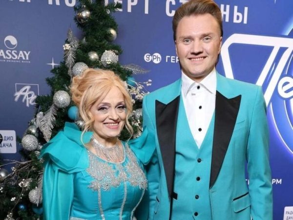    Григорий Костюк с матерью. Фото: ТВЦ