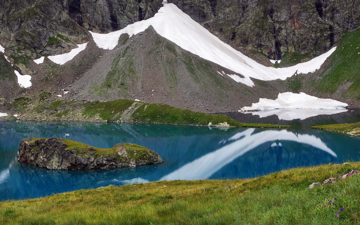 Большое Имеретинское озеро - озеро Безмолвия в штиль.