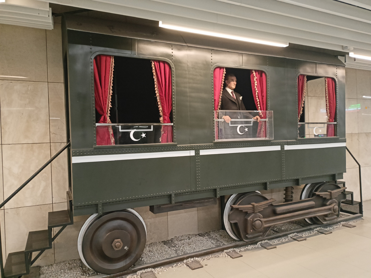 Ататюрк везде.