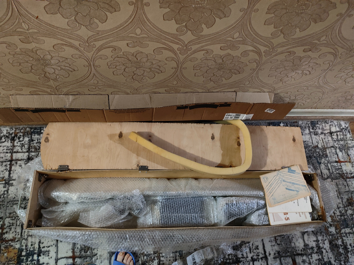   Чуть более года назад я приобрела эти машинки.Охоту за ними вела около года.Найти их в комплекте,в рабочем состоянии за хорошую цену было не так уж просто.