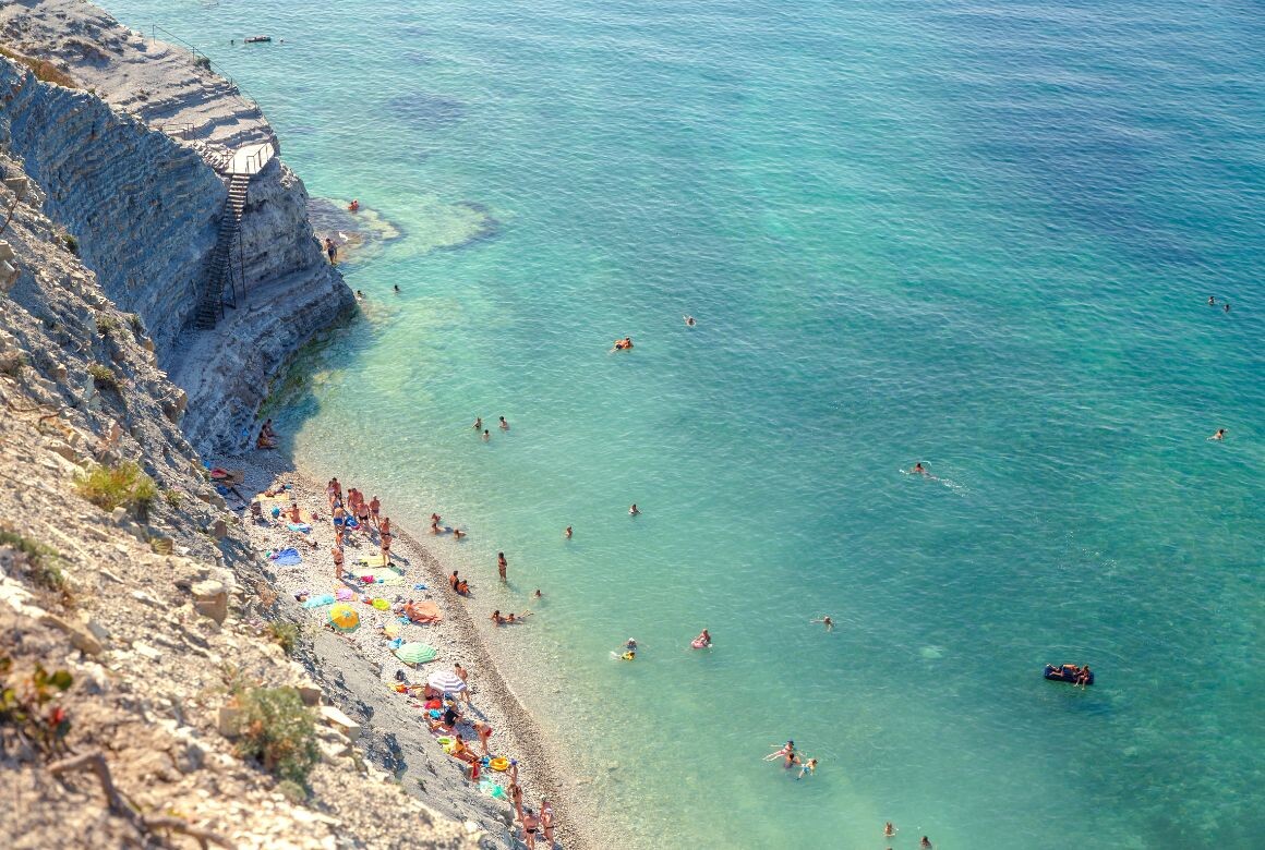 Пляж «Сосновка» в Геленджике (Alexander Trikhonyuk / Canva)