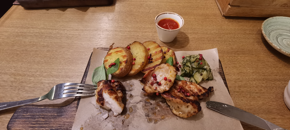 фото из архива. курица с картошкой