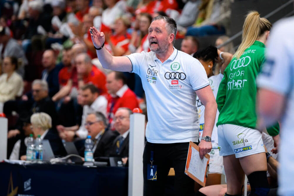    Экс-тренер "Ростова" борется за второй подряд трофей Лиги чемпионов