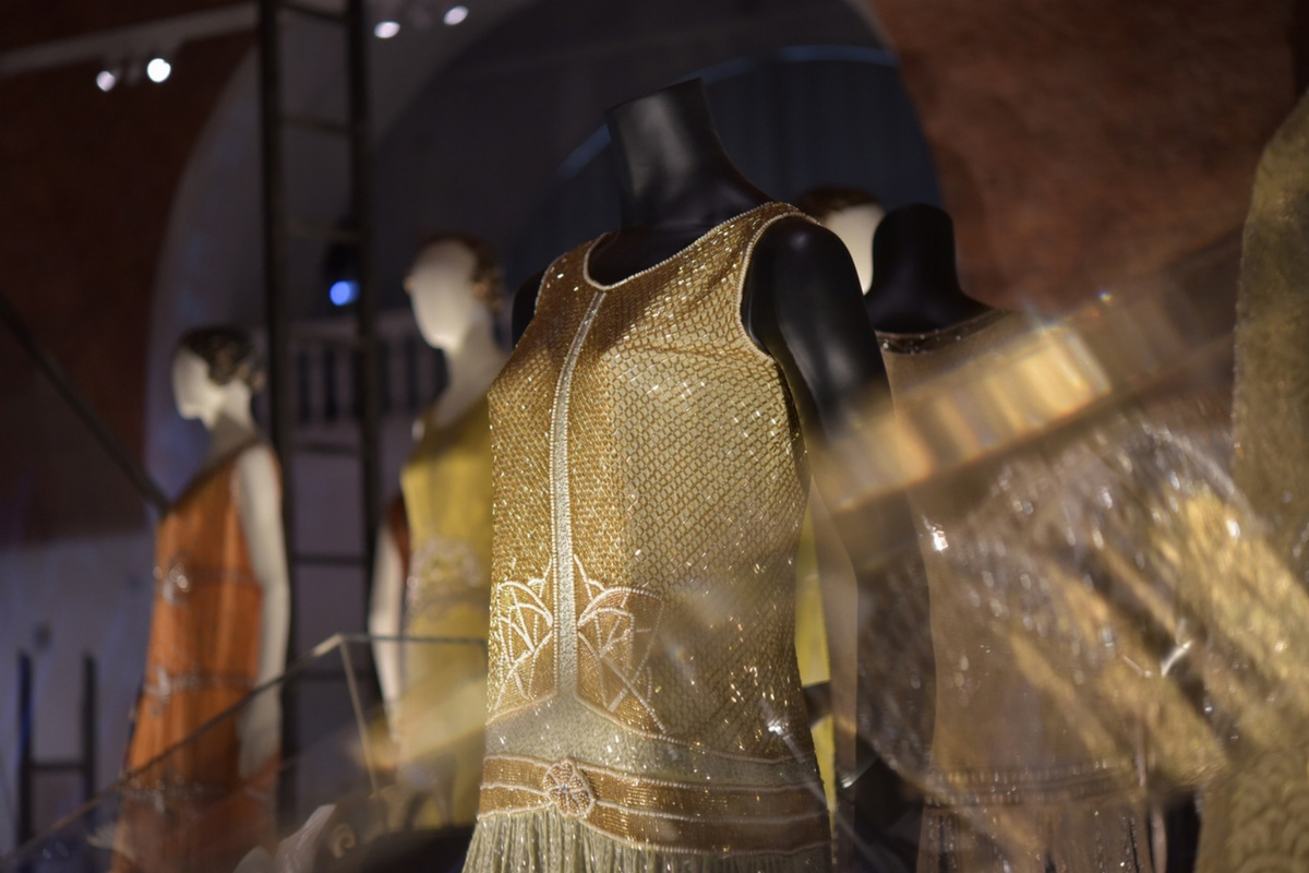 Выставка «Упакованные грёзы. Мода ар-деко из собрания Государственного Эрмитажа и коллекции Назима Мустафаева»