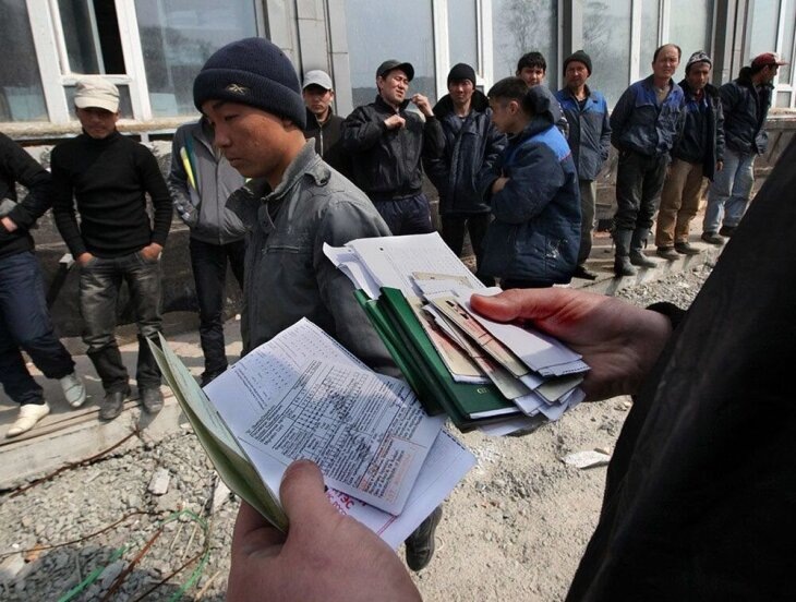  📷Мигранты в России. Источник фото: cherlock.ru. 