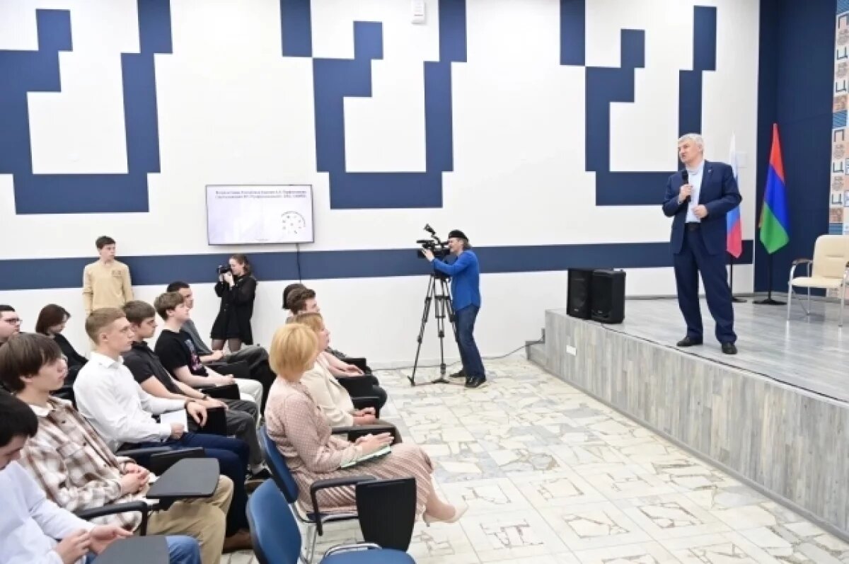    Парфенчиков поздравил студентов автотранспортного техникума с Днём сварщика