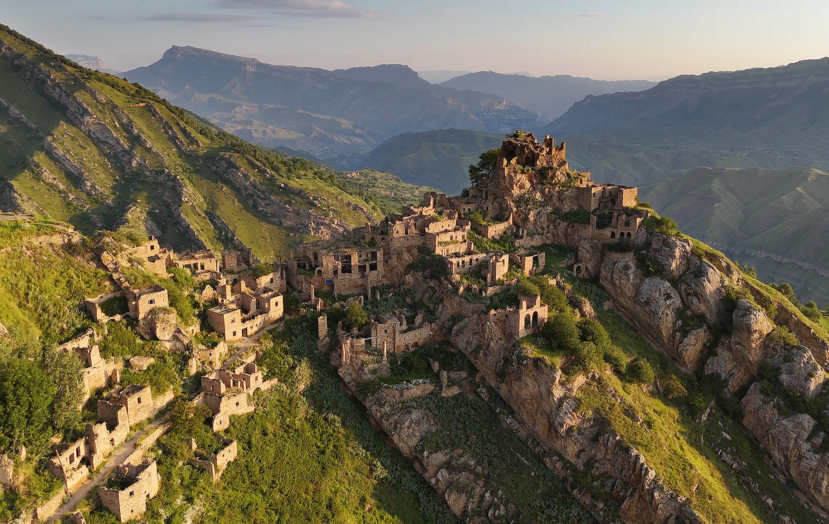 Заброшенное горное дагестанское село Гамсутль