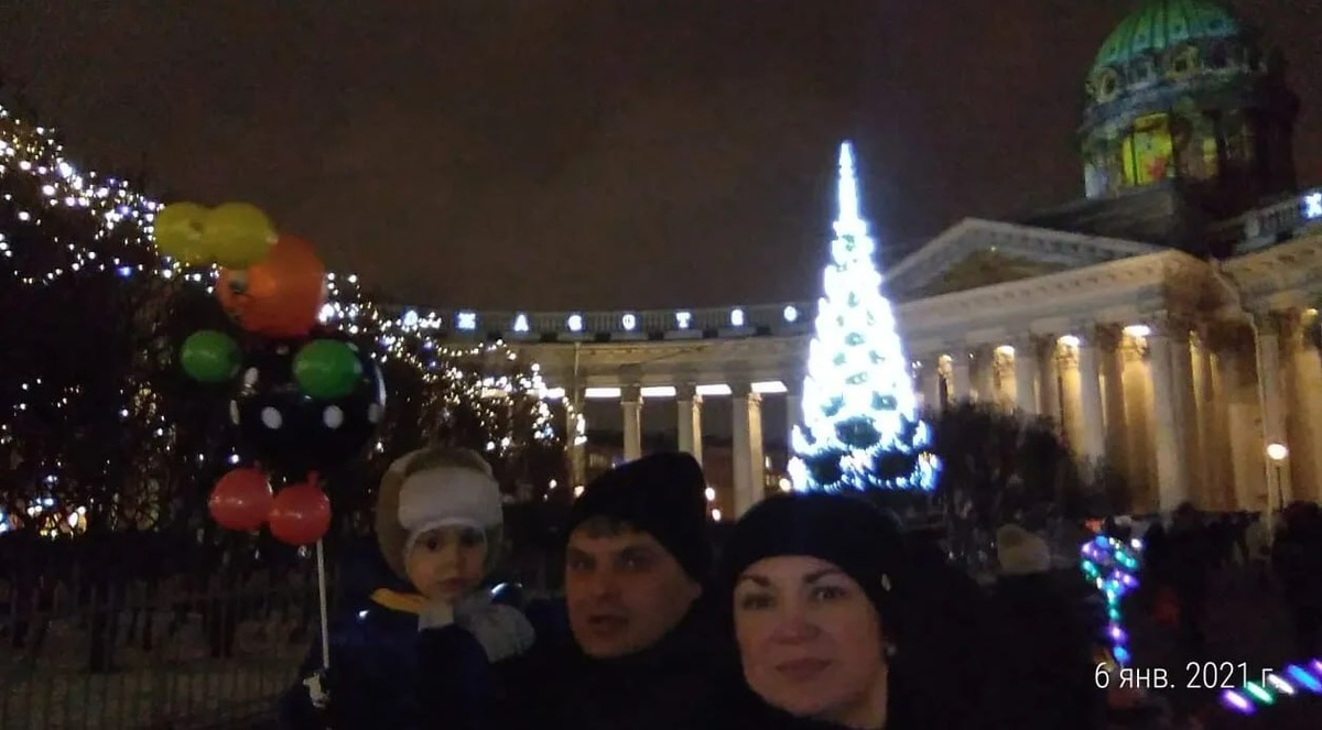 В 2021 году Вяткины отмечали Рождество в центре Петербурга. Фото: социальные сети