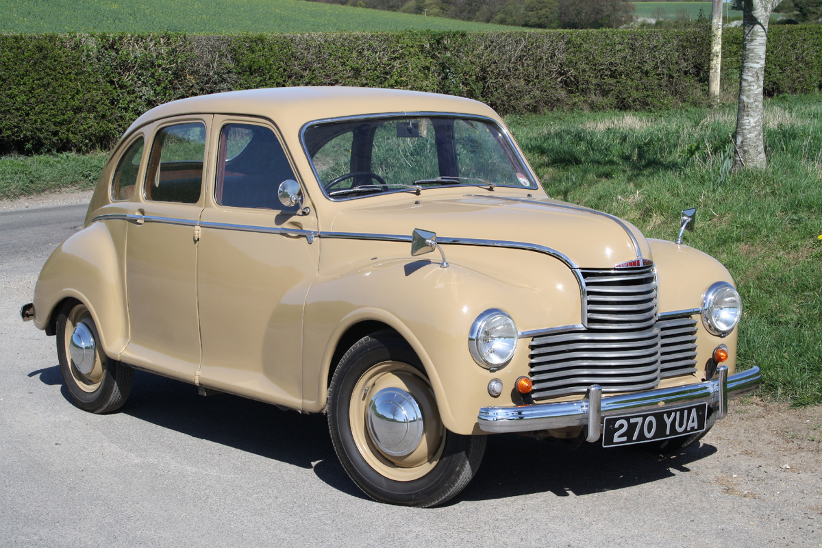 Jowett Javelin - типовой бюджетный седан великобритании конца 40-х стал донором мотора для "споркара". 